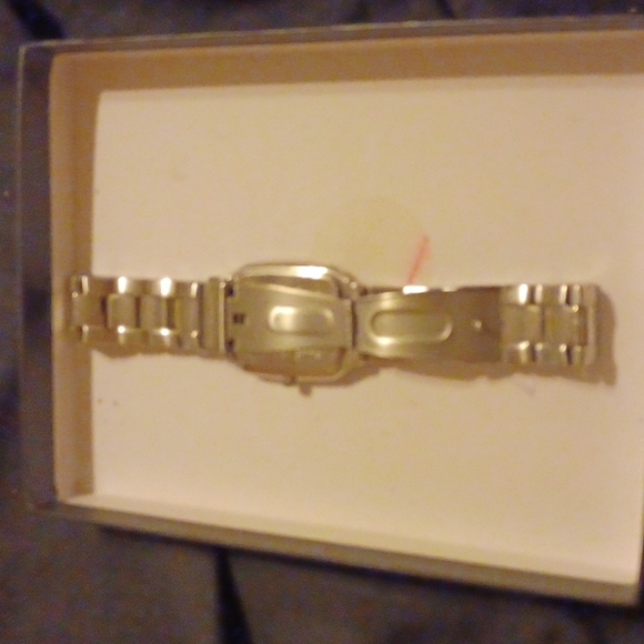 WOMAN'S KENNETH COLE NEW YORK WATCH - Picture 3 of 8